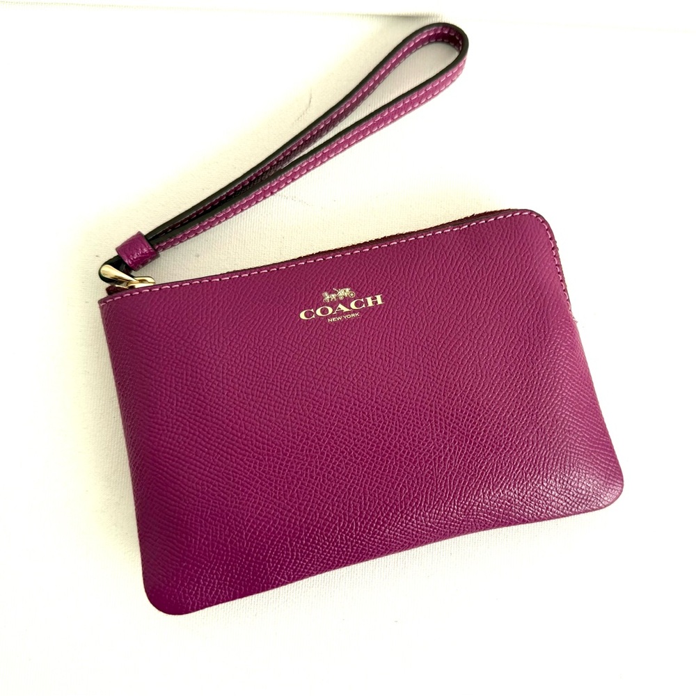 NWT Coach Corner Zip Wristlet Crossgrain Leather 58032 Dark Margenta